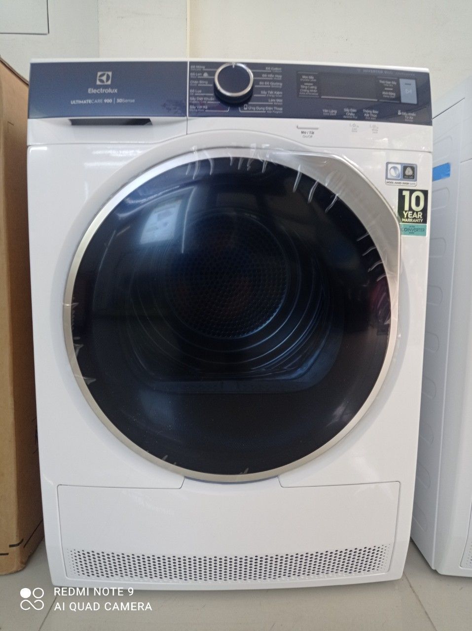 Máy sấy bơm nhiệt Electrolux 9 kg EDH903R9WB